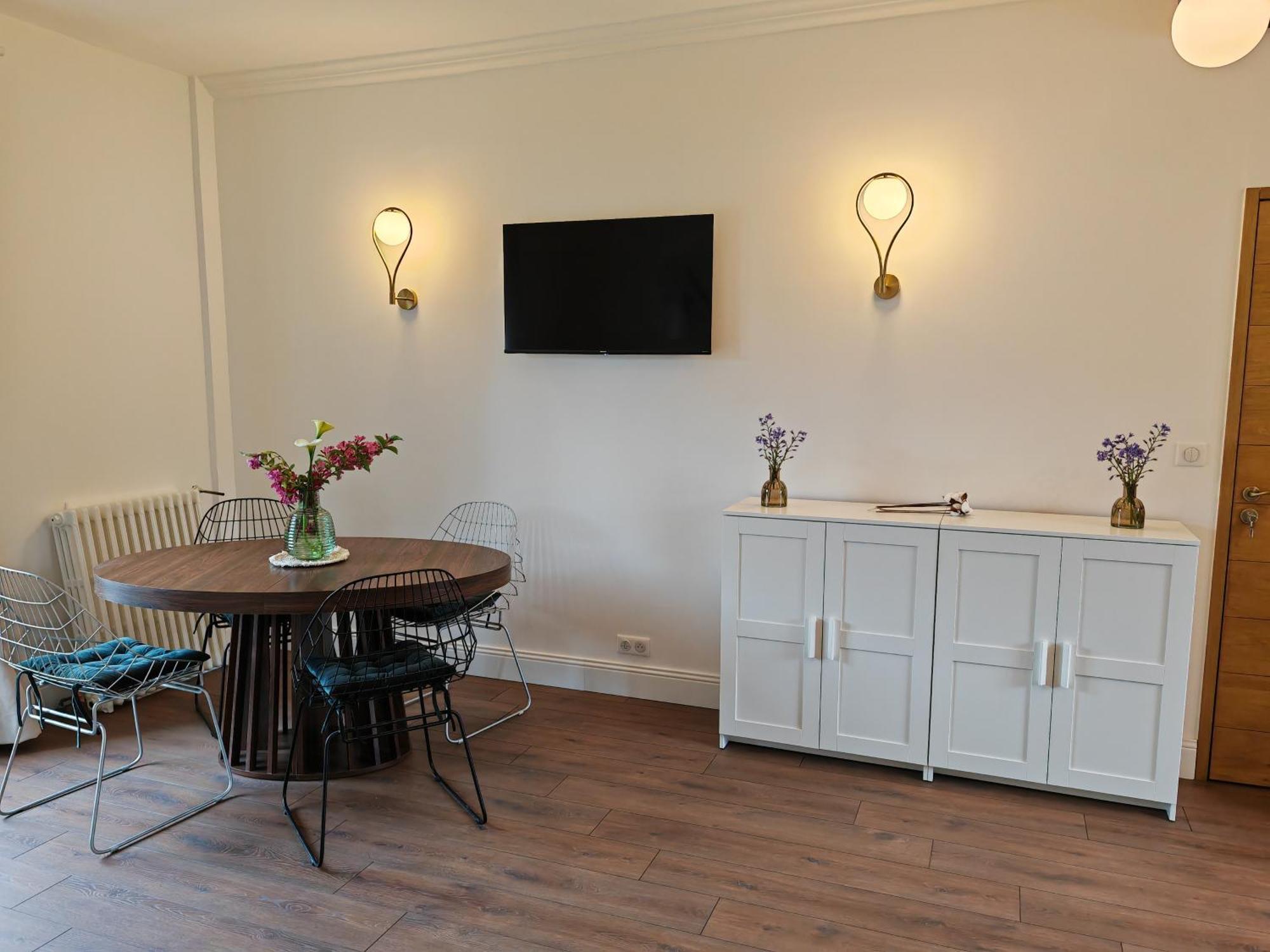 Domaine De L'isle Maniere Apartment